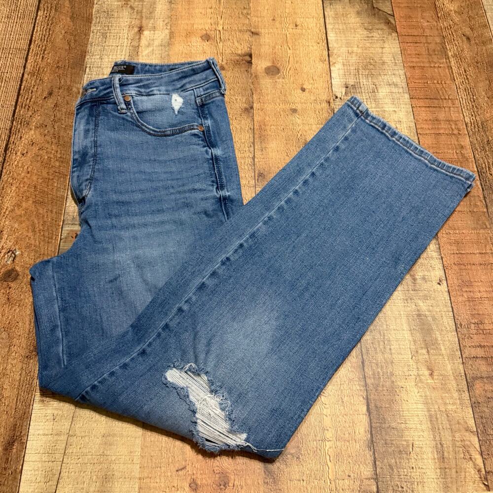 Judy Blue Wmns Medium Wash Stretch Denim Straight Leg Jeans Sz 11/30 Distressed